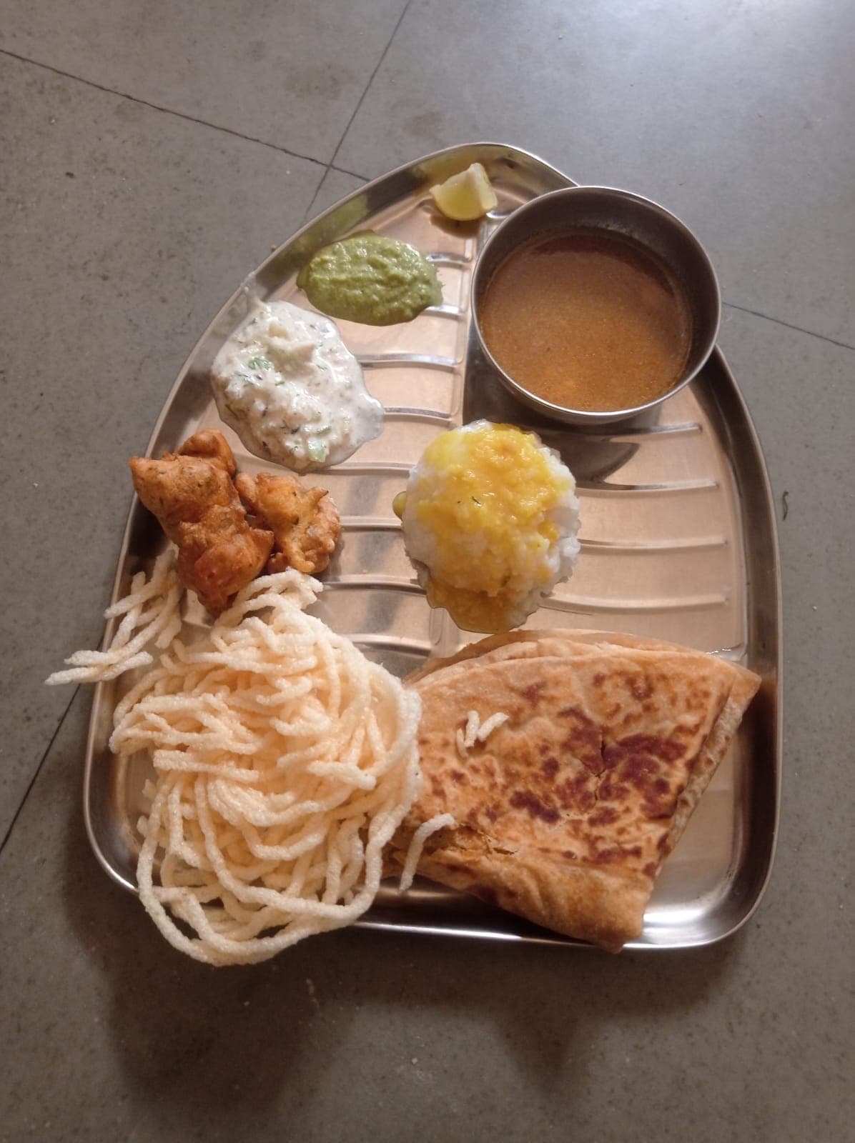 Paratha thali